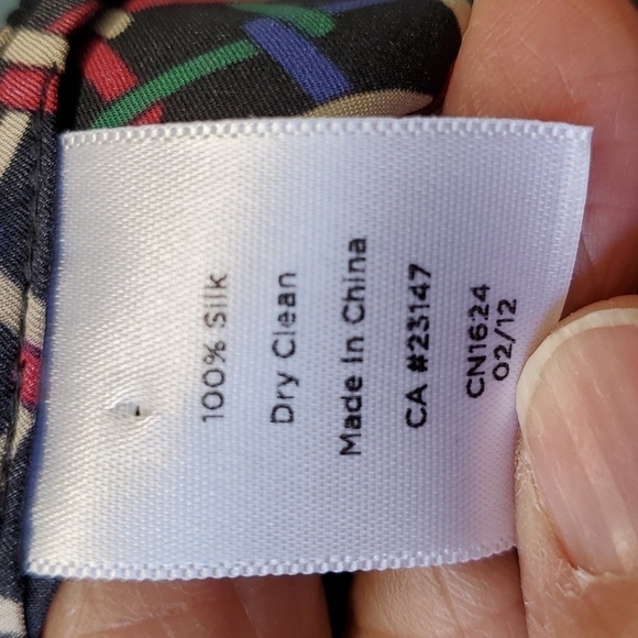TALBOTS SILK BLOUSE. Size 14. Short sleeve Very flattering style, black design. - Picture 8 of 8